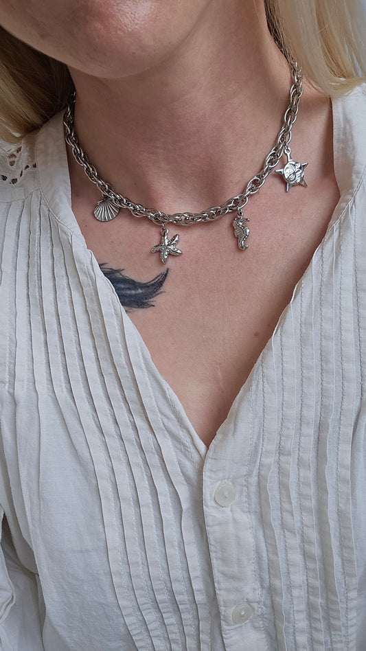 Collier Adela